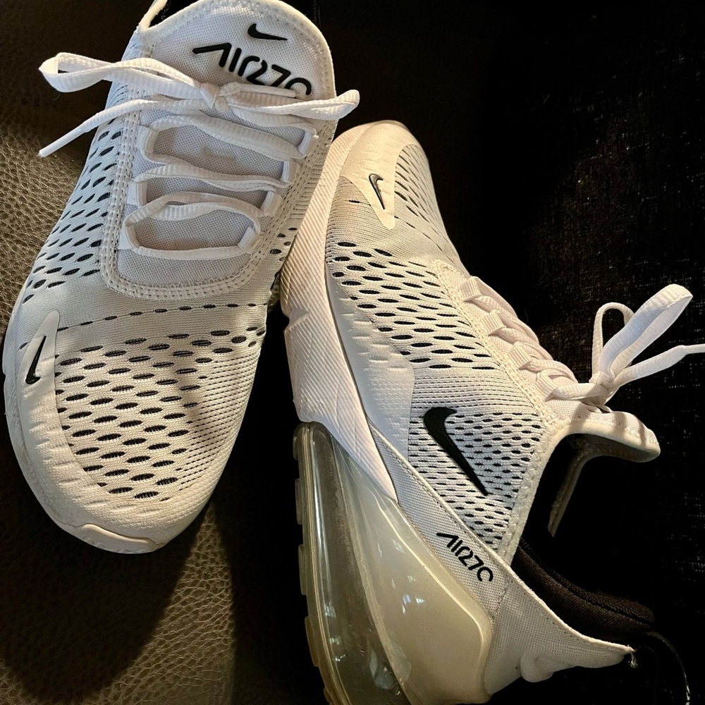 Nike Air Max 270 size 9